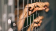 INPEC incauta celulares en la Escuela de Carabineros, donde hay detenidos de alto reconocimiento social