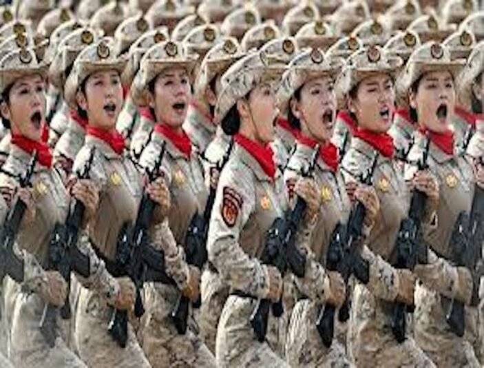 China exhibe su poderío militar con desfile en Pekín
