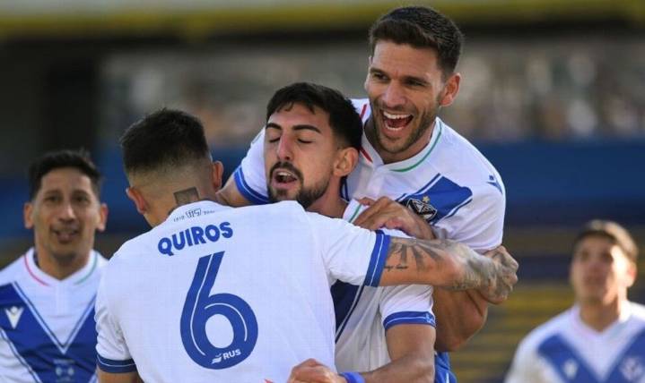 Vélez aprovechó la pelota parada, derrotó a Central Córdoba y ganó la Supercopa Argentina