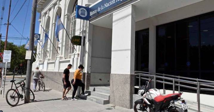 El Banco Nación sorprende a sus empleados con un bono por su aniversario: ¿cuánto recibirán?