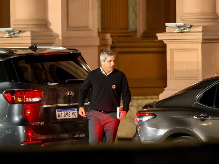 Con encajes récord, el Gobierno busca extender fuertes pagos de deuda para después de octubre