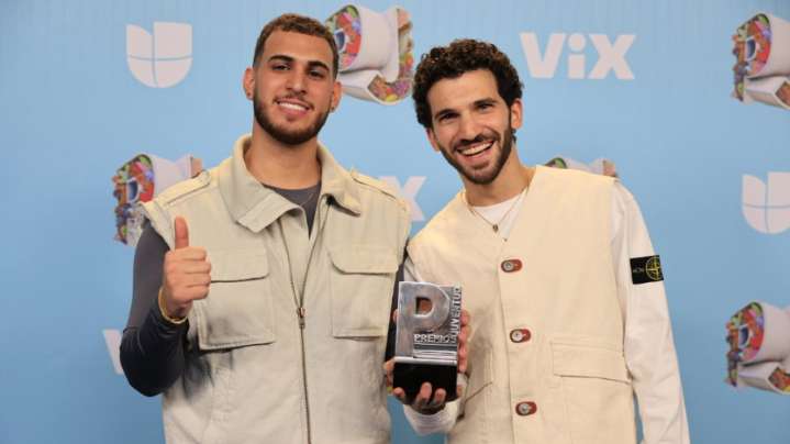 El dúo venezolano Alleh & Yorghaki triunfa en los Premios Juventud con su tema "Capaz"