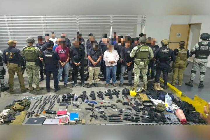 Detienen a 38 miembros de la Luz del Mundo con armas falsas en Michoacán