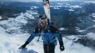 Un alpinista polaco logró una hazaña inédita: esquió desde la cima del Everest sin oxígeno