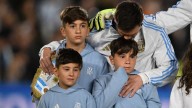 Imagen que le da la vuelta al mundo: La reacción de Lionel Messi junto a sus hijos mientras suena el himno de Argentina en partido contra la Vinotinto