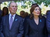 Kathy Hochul firmó tres nuevas leyes que ayudan a estas familias