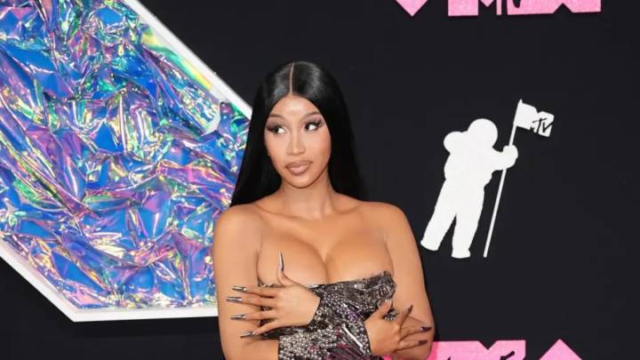 De las pelucas al "Gorda no, la llamé zorra": el surrealista juicio viral de Cardi B por agresión