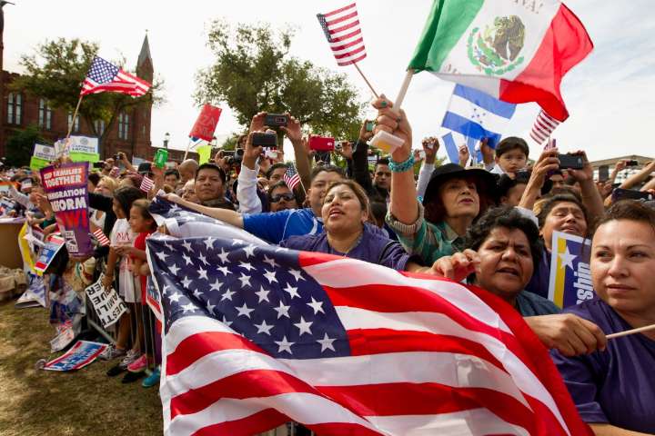 “Los hispanos hacen grande a Estados Unidos”: La campaña para pedir visas de trabajos