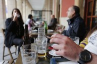 La hostelería asturiana advierte de que la ley antitabaco supone «una severa amenaza» para el sector