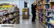 Cajeros, transportistas y ‘telecos’: los que han perdido más poder adquisitivo mientras sus empresas ganan millones
