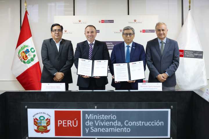 Gobierno une fuerzas para reasentar a familias afectadas por deslizamientos en Huancavelica