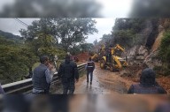 Continúan labores de rescate en Ixtapan de la Sal; carretera permanece parcialmente cerrada