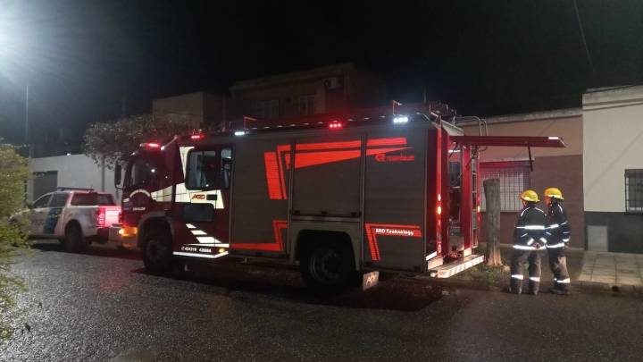 Salida de Bomberos por incendio en una vivienda