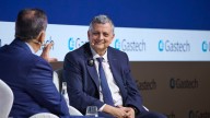 El GNL argentino acelera: YPF atrae socios en Milán y nuevo financiamiento a pesar de la suba del riesgo país