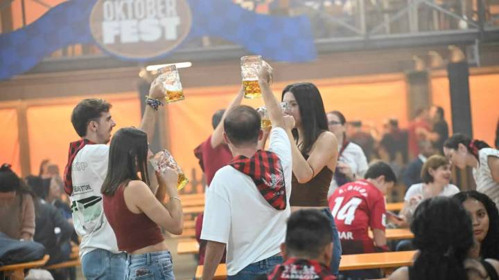 Qué comer en la Oktoberfest de Valdespartera 2025 en Zaragoza: platos desde 6 euros