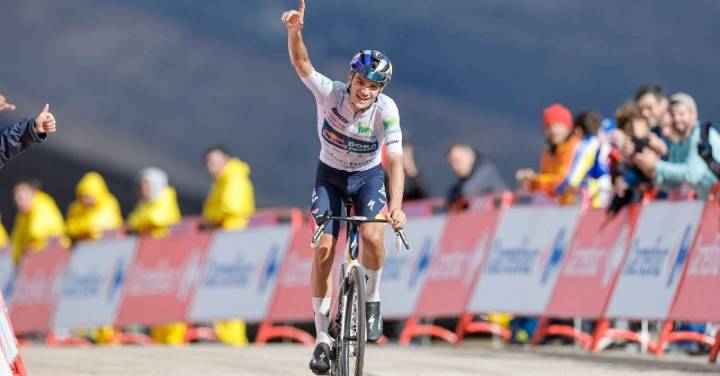 Giulio Pellizzari ganó la etapa 17 de la Vuelta a España y Harold Tejada fue protagonista