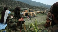 Día 3 del rescate en Afganistán, la ayuda llega mientras réplicas complican la búsqueda