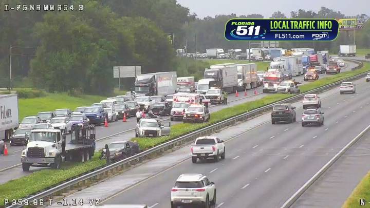 Multiple crashes close southbound lanes of I-75 near Ocala, FDOT says