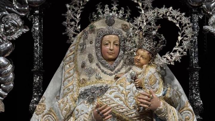 Así es como Teror se detiene entre pétalos, solemnidad y devoción cada 8 de septiembre