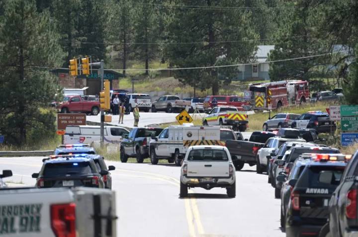 Tiroteo en una escuela secundaria de Denver deja tres heridos graves