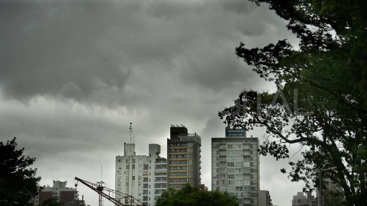 El alivio dura poco: este martes podrían registrarse lluvias aisladas en Santa Fe y la región