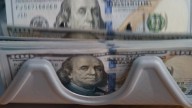 El dólar oficial encadena otra leve alza y en el Banco Nación ya se vende a $1.435