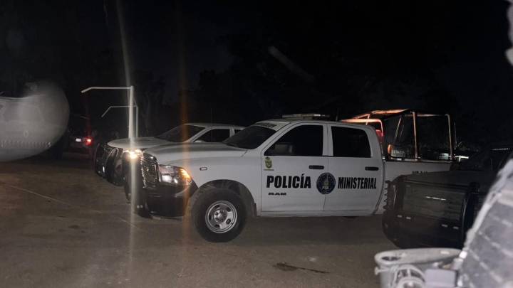 Comando armado roba agencia automotriz en Acapulco; policía recupera cinco vehículos
