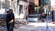 Hallan un segundo cadáver 48 horas después entre los escombros de la explosión del bar de Vallecas