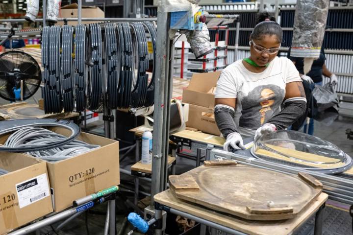 US hiring stalls with employers reluctant to expand in an economy grown increasingly erratic