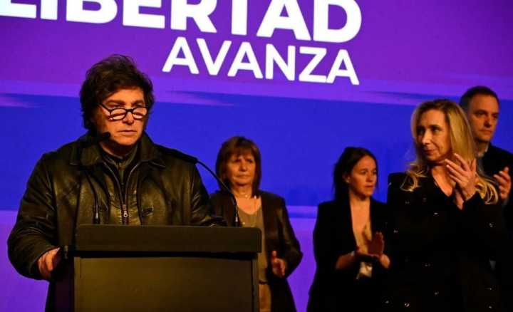 Jornada tensa en la Rosada: Milei conformará una mesa política nacional y convocará al diálogo a los gobernadores