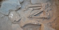 Hallan inéditas tumbas de 4,500 años de antigüedad en Perú
