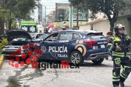 Patrulla choca contra vehículo en el centro de Toluca y deja cuatro lesionados