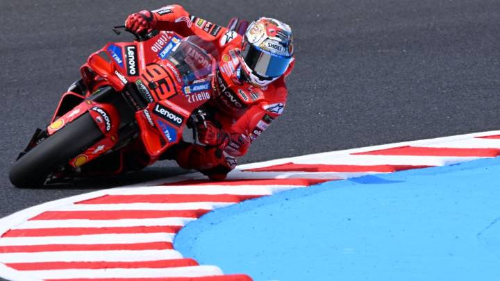 Marc Márquez, apurado, y Àlex, sufriendo, en el arranque del asalto final al Mundial