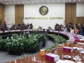 Critican intento de purga en el INE; instituto defiende independencia