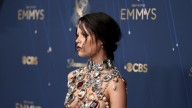 Premios Emmys 2025: Jenna Ortega nos ha cautivado con su arriesgado vestido negro con joyería