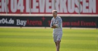 Bayer Leverkusen starts again with a new coach after two games under Ten Hag