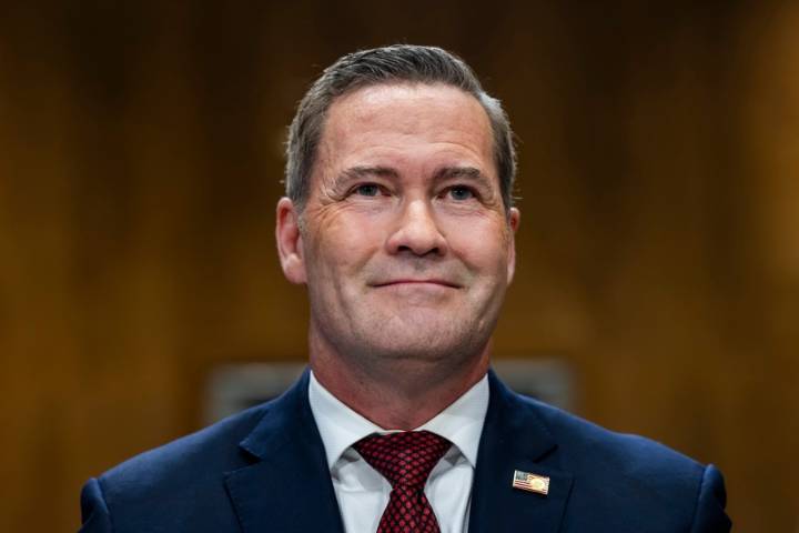 El Senado confirma a Mike Waltz como embajador ante la ONU, previo a la cumbre