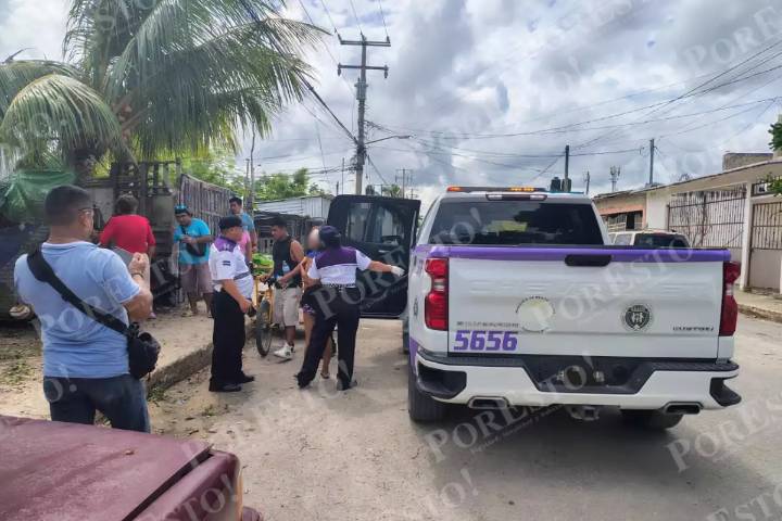 Hombre agrede a una mujer con arma blanca en Cancún; vecinos intervienen y terminan lesionados