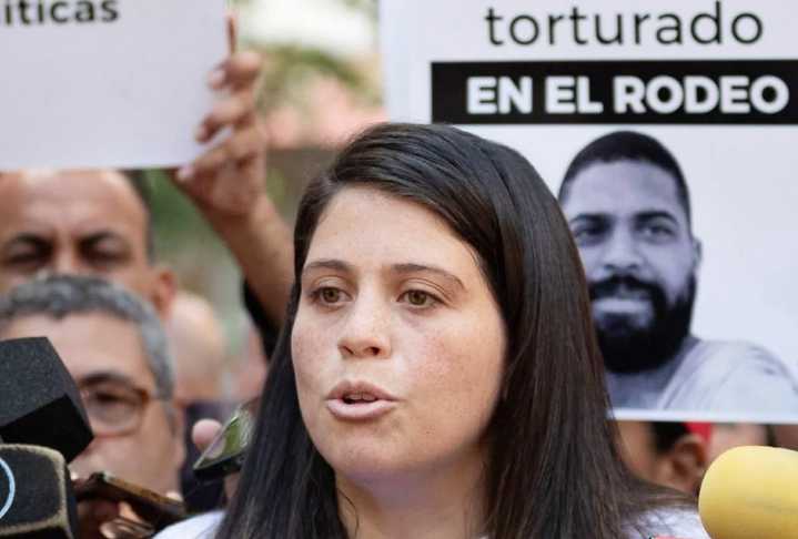 Andreina Baduel denuncia que en El Rodeo I se negaron a recibir medicinas para su hermano