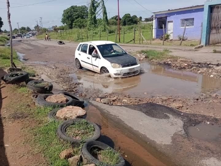Pésimas condiciones viales y colapso de drenajes afectan calidad de vida...