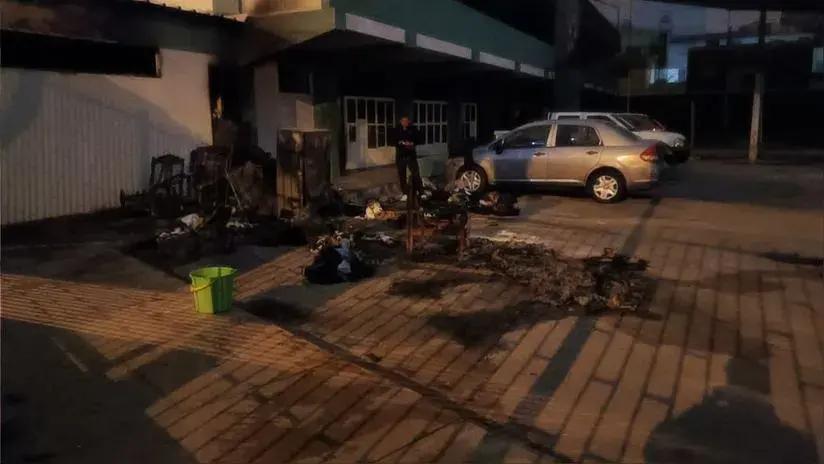 Surquillo: incendio consumió dos colchones y uniformes policiales en la Unidad de Protección de Embajadas de la PNP