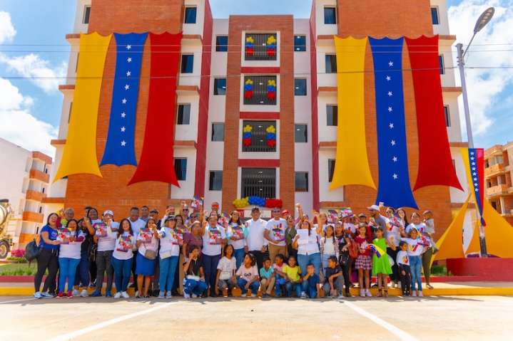 GMVV entrega 40 apartamentos en urbanismo El Gigante de Ciudad Bolívar
