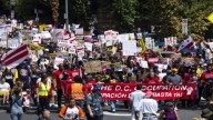 Se movilizan en Washington contra acoso a migrantes y autoritarismo de Trump