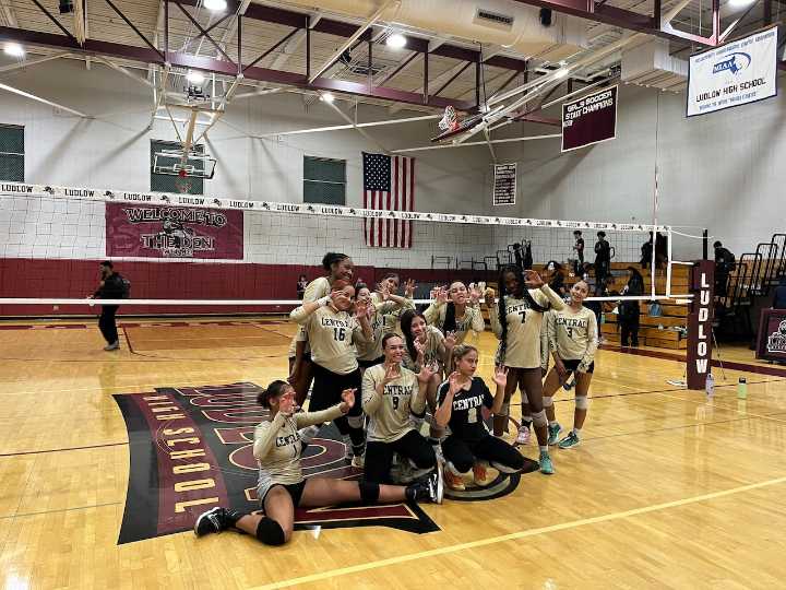 Springfield Central girls volleyball remains unbeaten following win over Ludlow