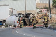 Volcadura de pipa con 12 mil kilos de gas deja 5 heridos y cierre de la Vía Rápida en Tijuana