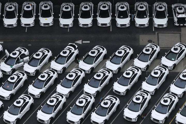Waymo rolls out driverless cabs to two new cities