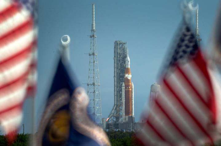 La NASA intentará lanzar en febrero su primera misión tripulada a la Luna en más de medio siglo