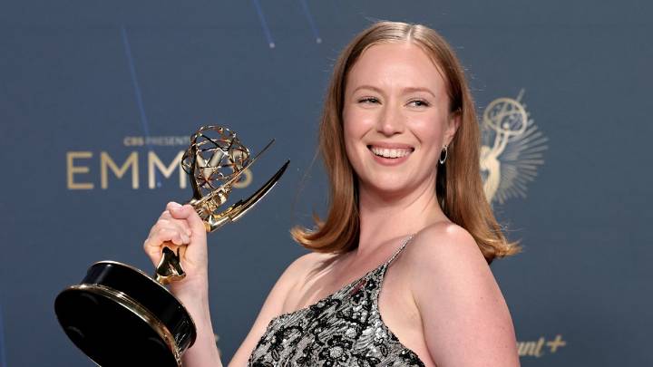 Meet Emmy winner Hannah Einbinder's famous parents, including beloved SNL alum mom