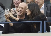 Demi Moore respalda a la esposa de Bruce Willis por cómo lo ha cuidado
