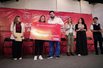 Entrega Naucalpan por primera vez apoyos económico a los jóvenes